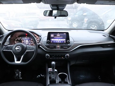 Used 2024 Nissan Altima 2.5 SV image 16