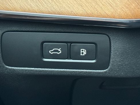 Used 2024 Volvo XC90 T8 Plus image 32