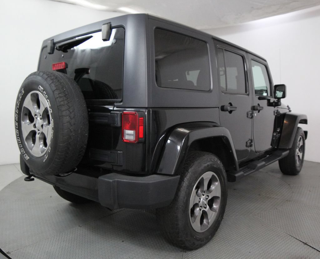 Used 2018 Jeep Wrangler Unlimited Sahara AWD/4WD image 9