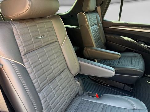 Used 2025 Cadillac Escalade V AWD/4WD image 17