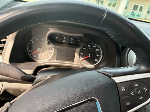 Used 2019 GMC Acadia SLE AWD/4WD image 17