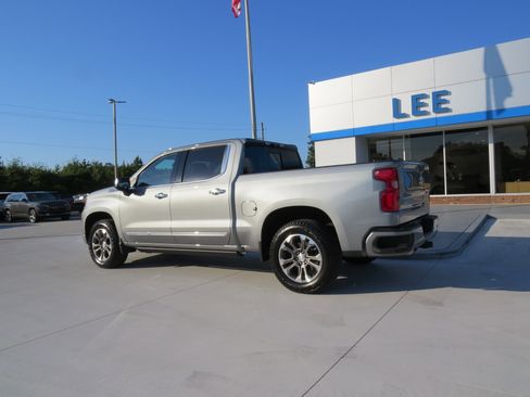 Used 2024 Chevrolet Silverado 1500 High Country w/ Technology Package image 3