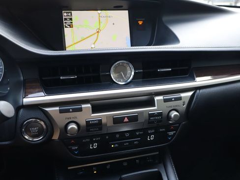 Used 2017 Lexus ES 350 w/ Luxury Package FWD image 7