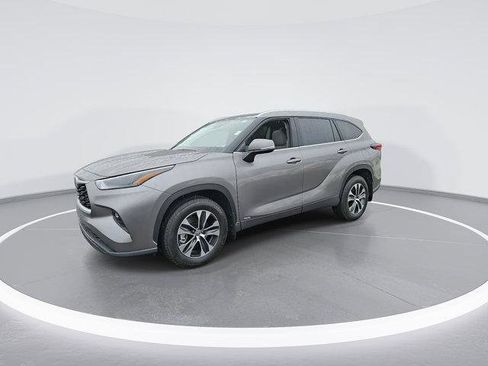 Certified 2026 Toyota Highlander XLE AWD/4WD image 6