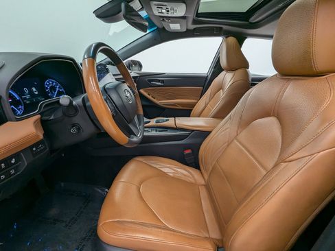 Used 2019 Toyota Avalon Limited image 4