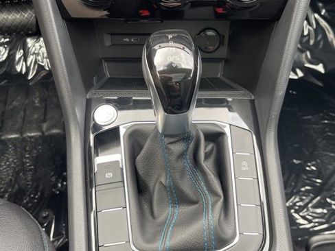 New 2024 Volkswagen Taos SE image 12