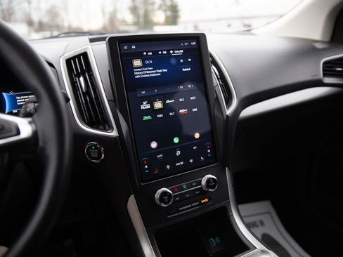 Used 2024 Ford Edge SEL image 13