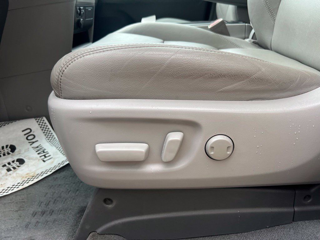 Used 2020 Toyota Sienna XLE AWD/4WD image 28