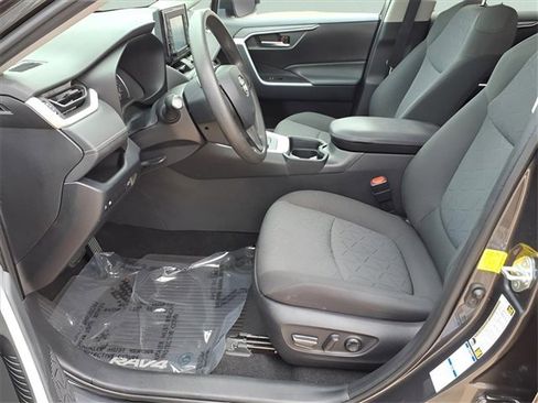 Used 2020 Toyota RAV4 XLE image 14