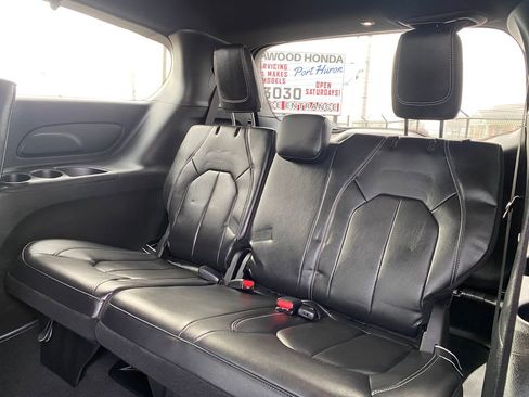 Used 2022 Chrysler Pacifica Touring-L w/ S Appearance Package image 17