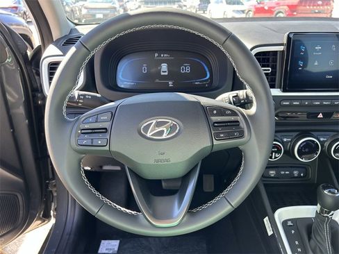 New 2025 Hyundai Venue Limited image 28
