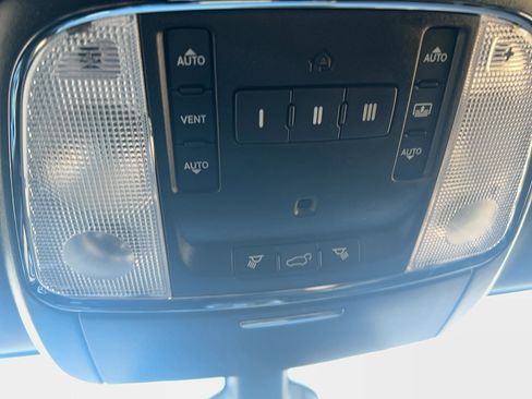 Used 2018 Jeep Grand Cherokee Limited w/ Luxury Group II image 35