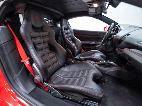 Used 2018 Ferrari 488 GTB RWD image 27