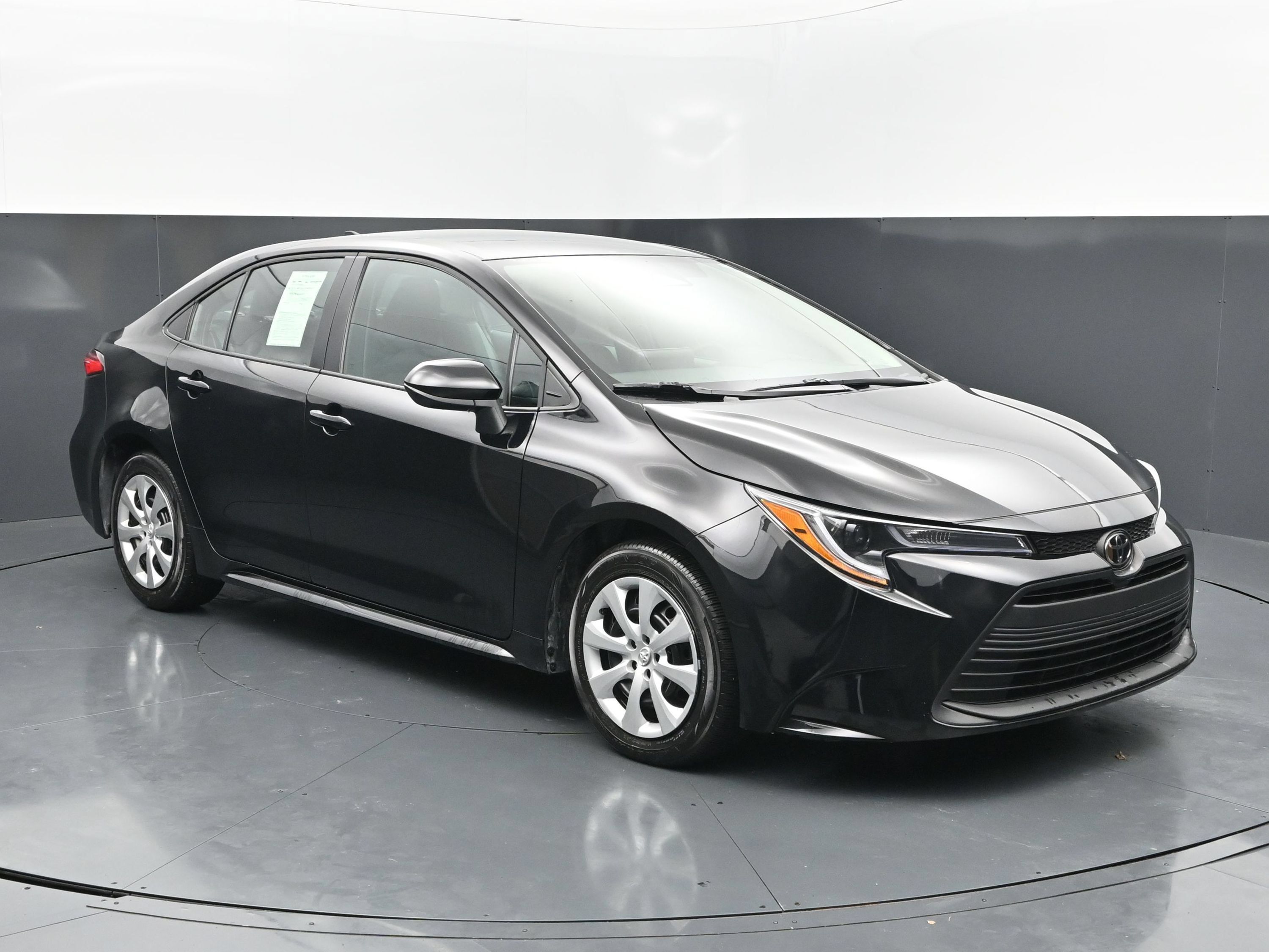 Used 2026 Toyota Corolla LE FWD image 7