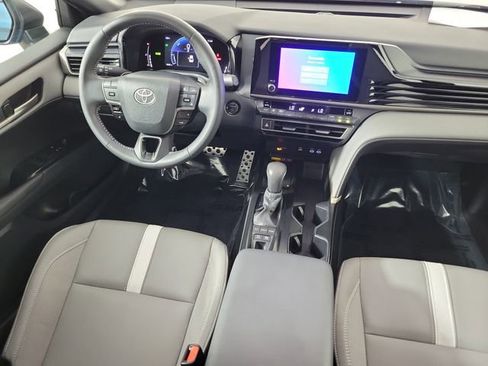 Used 2025 Toyota Camry SE FWD image 15