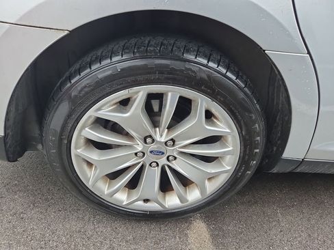 Used 2019 Ford Taurus Limited image 3