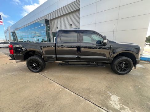Used 2024 Ford F250 XLT w/ Black Appearance Package AWD/4WD image 2