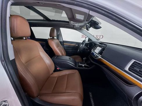 Used 2017 Toyota Highlander Limited Platinum image 32