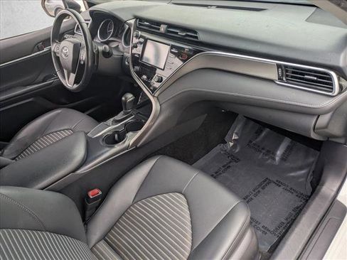 Used 2018 Toyota Camry SE image 19