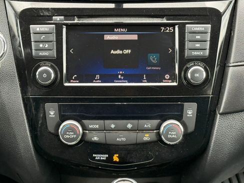 Used 2018 Nissan Rogue SV AWD/4WD image 20