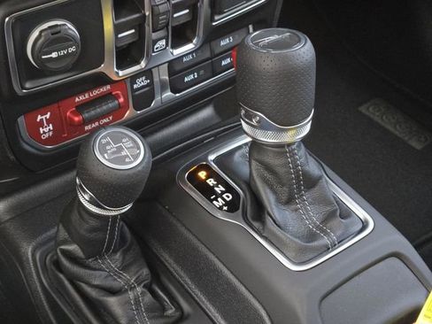 New 2025 Jeep Gladiator Mojave image 24