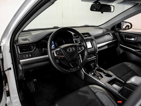 Used 2015 Toyota Camry SE FWD image 3