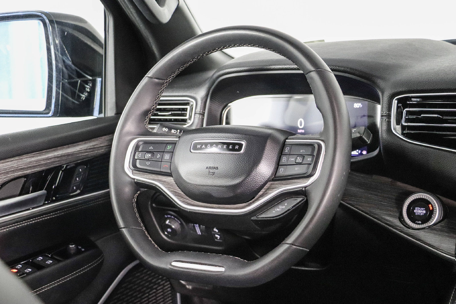 Used 2024 Jeep Wagoneer L Series II w/ Flexible Seating Group AWD/4WD image 17