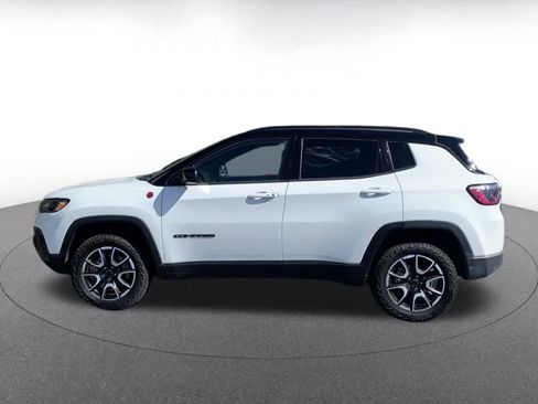 Used 2025 Jeep Compass Trailhawk image 9