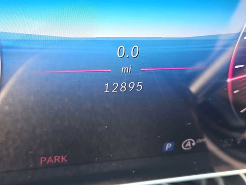 Used 2025 Mercedes-Benz GLC 300 4MATIC image 23