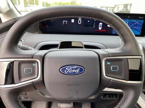 Used 2026 Ford Expedition Platinum w/ Platinum Ultimate Package AWD/4WD image 19