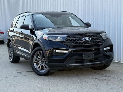 Used 2021 Ford Explorer XLT w/ Equipment Group 202A image 2
