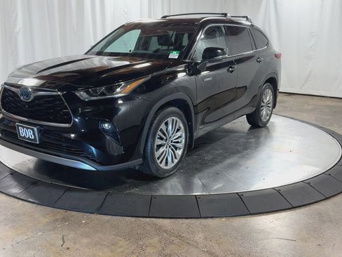 Used 2021 Toyota Highlander Platinum image 4