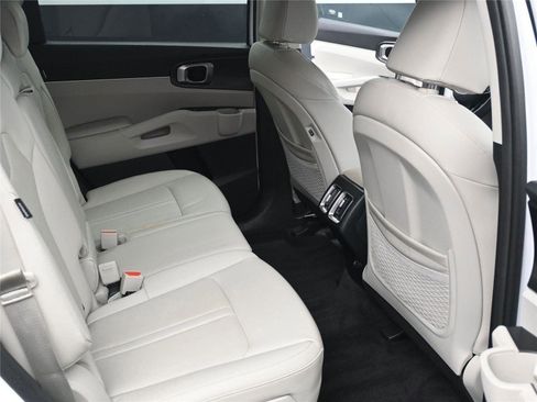 Used 2025 Kia Sorento S w/ Panoramic Sunroof Package image 8