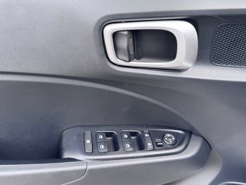 Used 2024 Hyundai Venue SEL FWD image 20