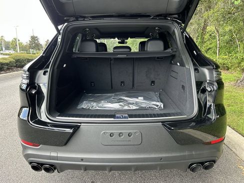 Certified 2025 Porsche Cayenne image 28