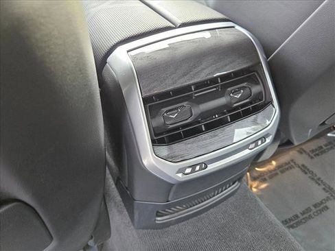 Used 2025 BMW 740i xDrive 740i xDrive image 18