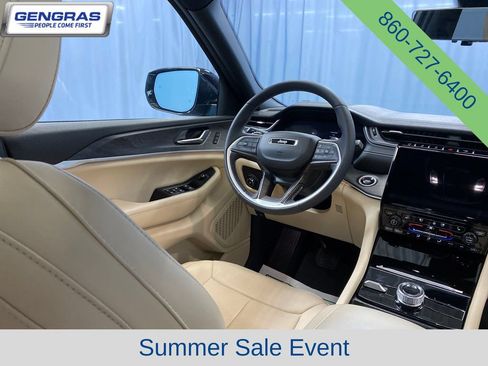 Certified 2025 Jeep Grand Cherokee Limited AWD/4WD image 43