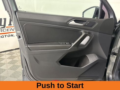 Used 2021 Volkswagen Tiguan SE image 9