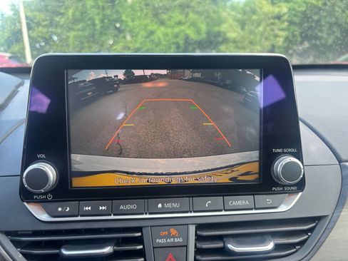 Used 2025 Nissan Altima 2.5 SV FWD image 19