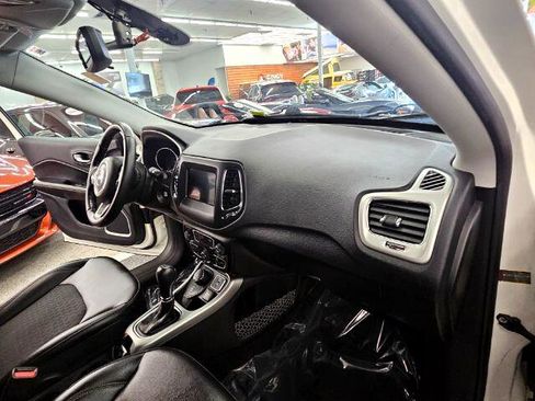 Used 2020 Jeep Compass Latitude w/ Cold Weather Group image 9