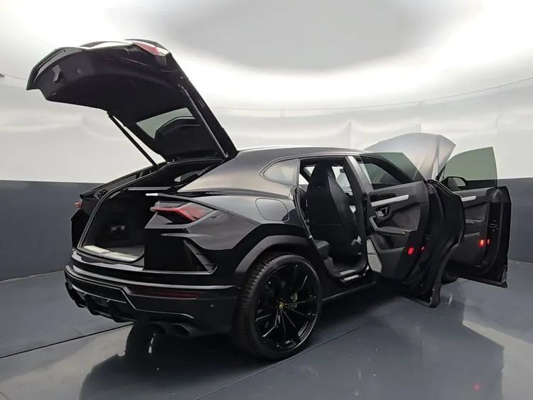 Used 2022 Lamborghini Urus AWD/4WD image 13