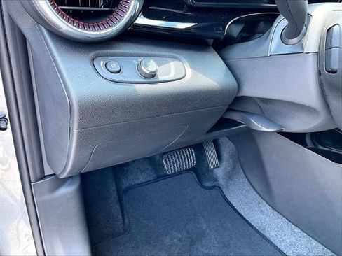 New 2026 Chevrolet Trax RS w/ Sunroof Package FWD image 31