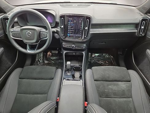 Used 2023 Volvo C40 P8 Recharge Ultimate AWD/4WD image 19
