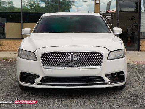 Used 2018 Lincoln Continental Premiere FWD image 2