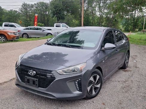 Used 2017 Hyundai Ioniq SEL FWD image 1