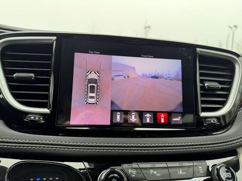 Used 2023 Chrysler Pacifica Limited image 22