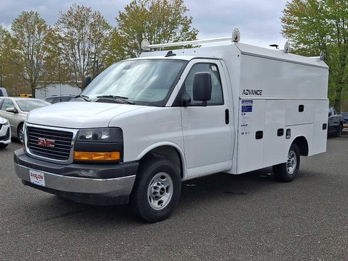 New 2025 GMC Savana 3500 w/ Power Convenience Package RWD image 2