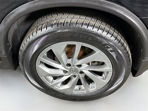 Used 2015 Nissan Rogue SL w/ SL Premium Package image 34