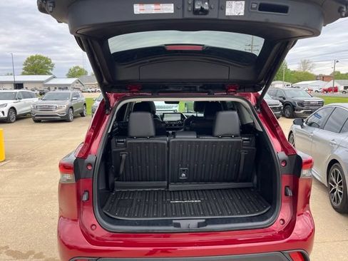 Used 2024 Toyota Highlander XLE AWD/4WD image 24