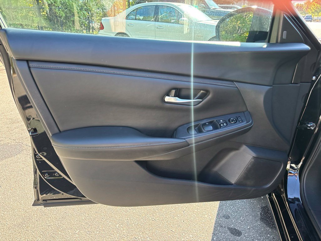 Used 2025 Nissan Sentra SV FWD image 16